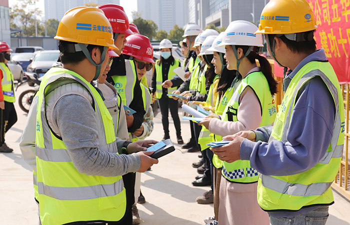 发放爱国卫生宣传手册小.jpg