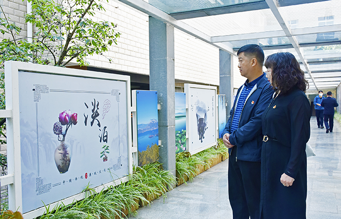 微信3小图.jpg