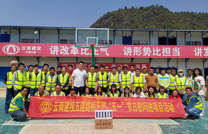 （小图）现场照片-施链高速-刘文娟.jpg